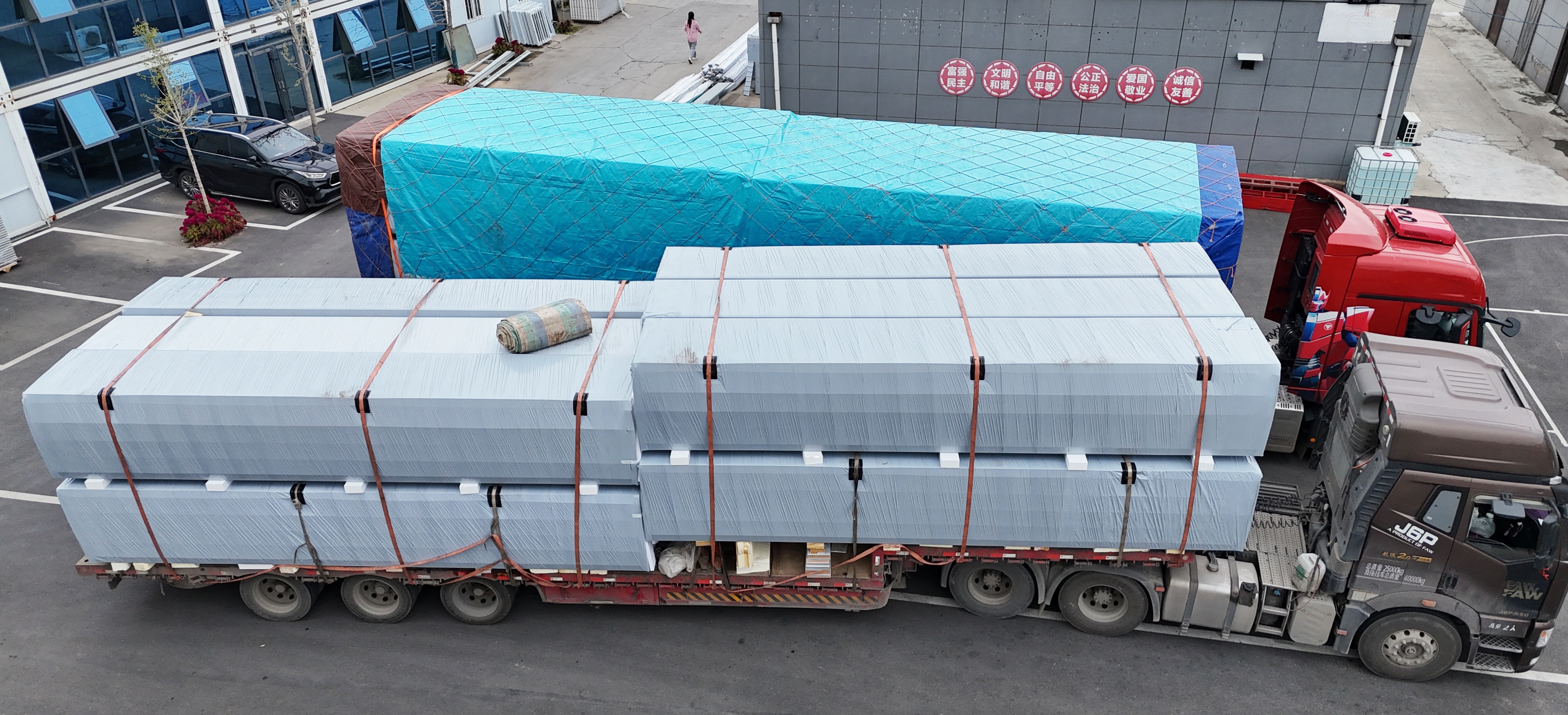 purlin and sandwich panel package packed for export.JPG