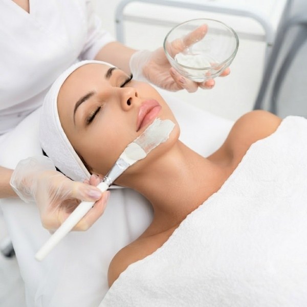 Klinik Olarak Kanıtlanmış Cilt Parlaklığı ve Ton Düzeltilmesi