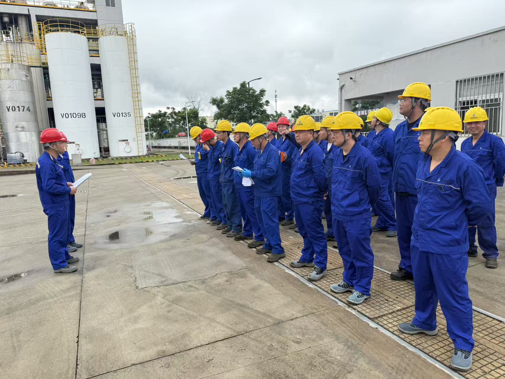E Plus Chemical conducts emergency simulation drills for sudden scenarios to strengthen the safety and ecological defense line