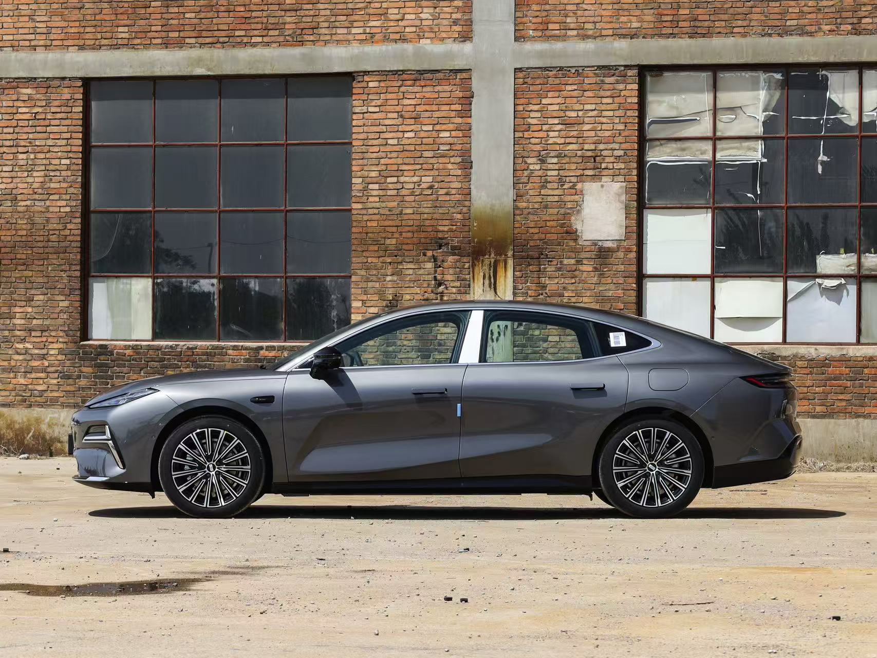 How Do Chinese Cars Stand Out in Terms of Battery Innovation and Design?