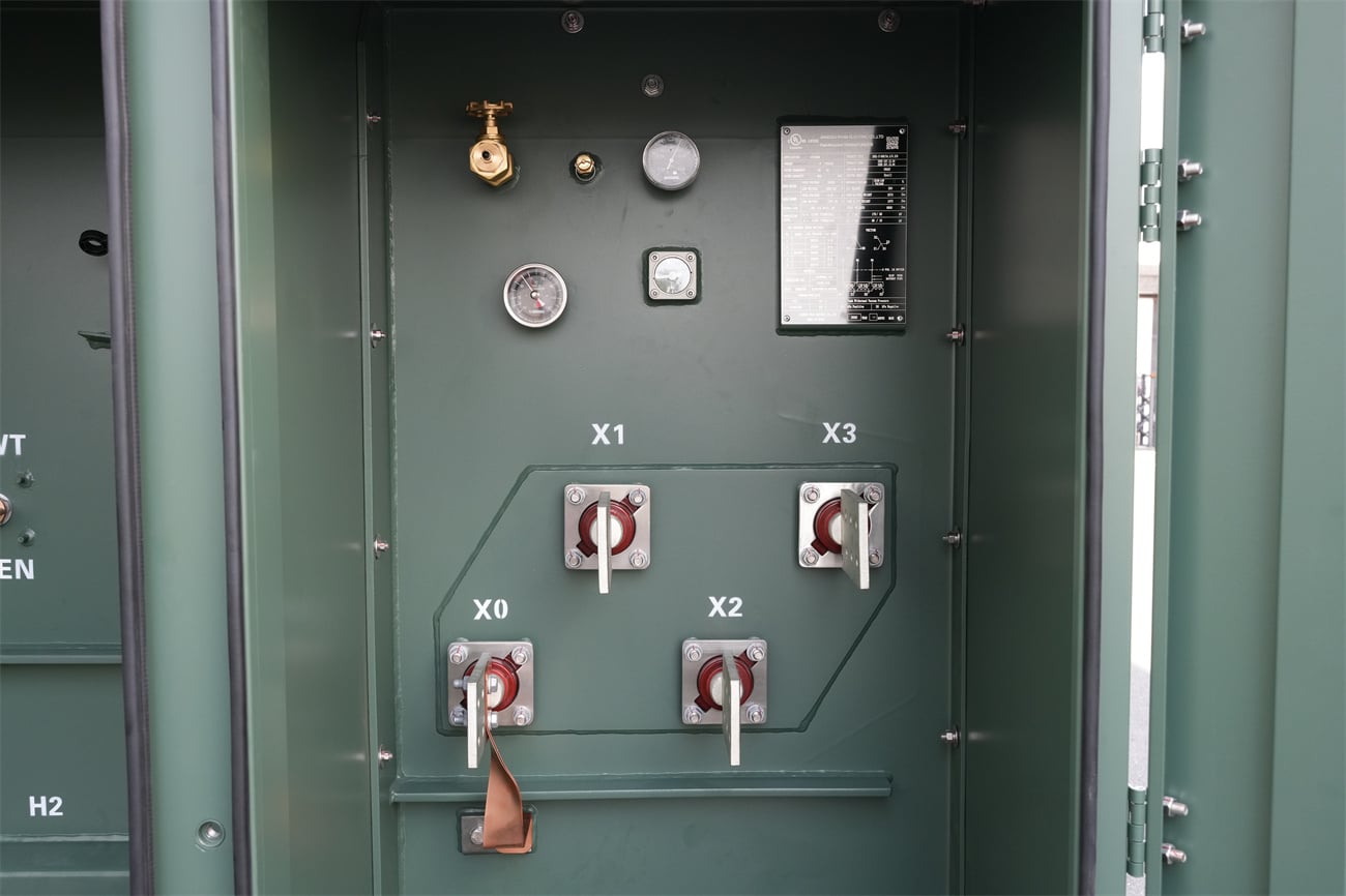 Three phase pad mounted transformer inner 01.JPG