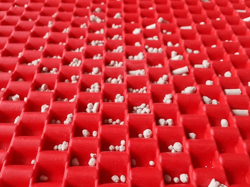 chain link PVC cat litter mat trapping loose litter