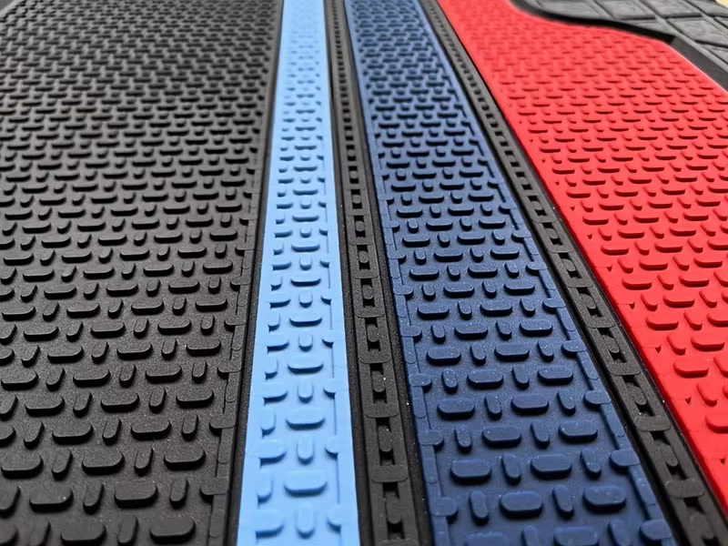 textured non slip surface on universal rubber car floor mat