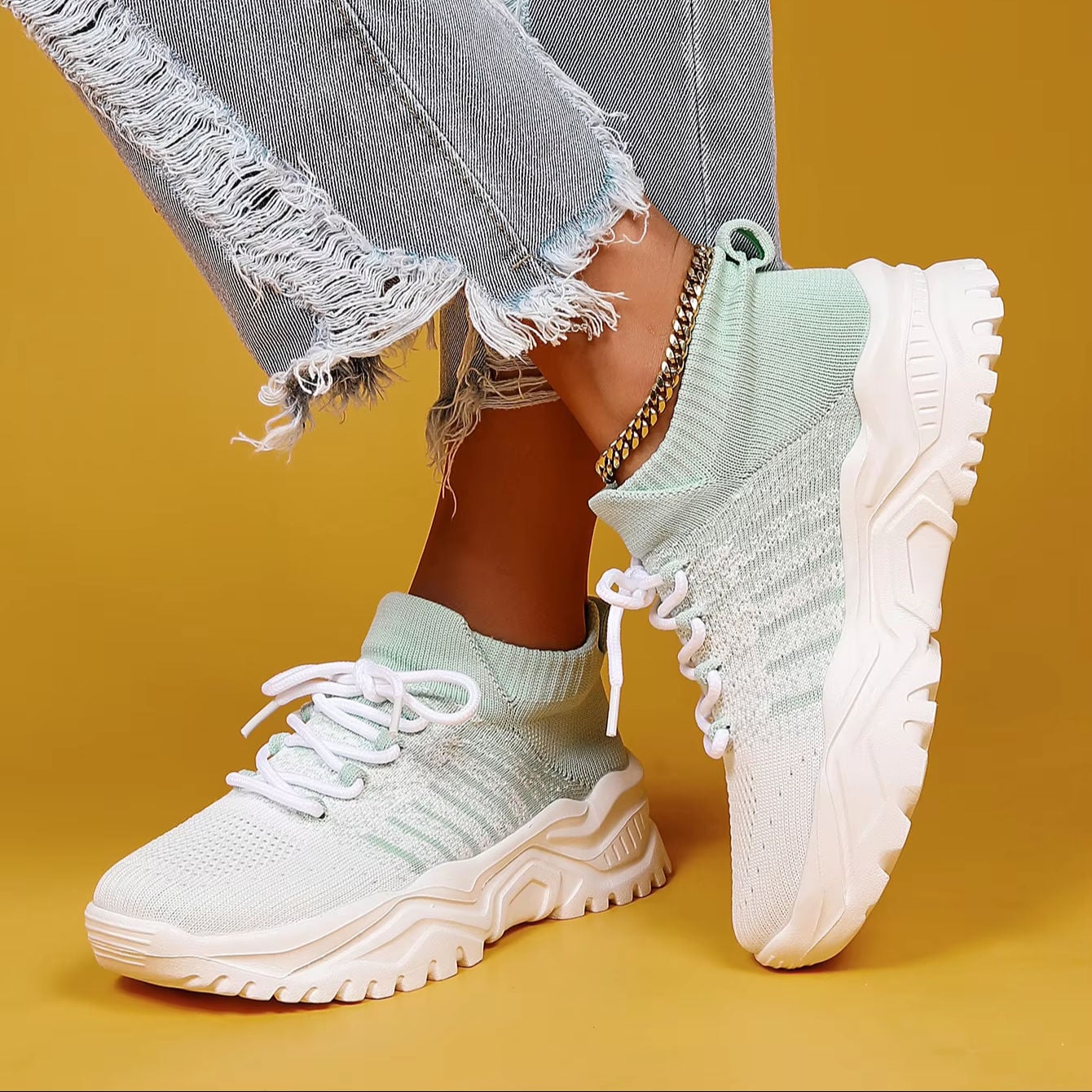 Dropshipping Running Shoes Fashion Sneakers Lightweight Breathable Flying Knitting Lace up Mesh Walking Shoes Women Casual Sports Shoes