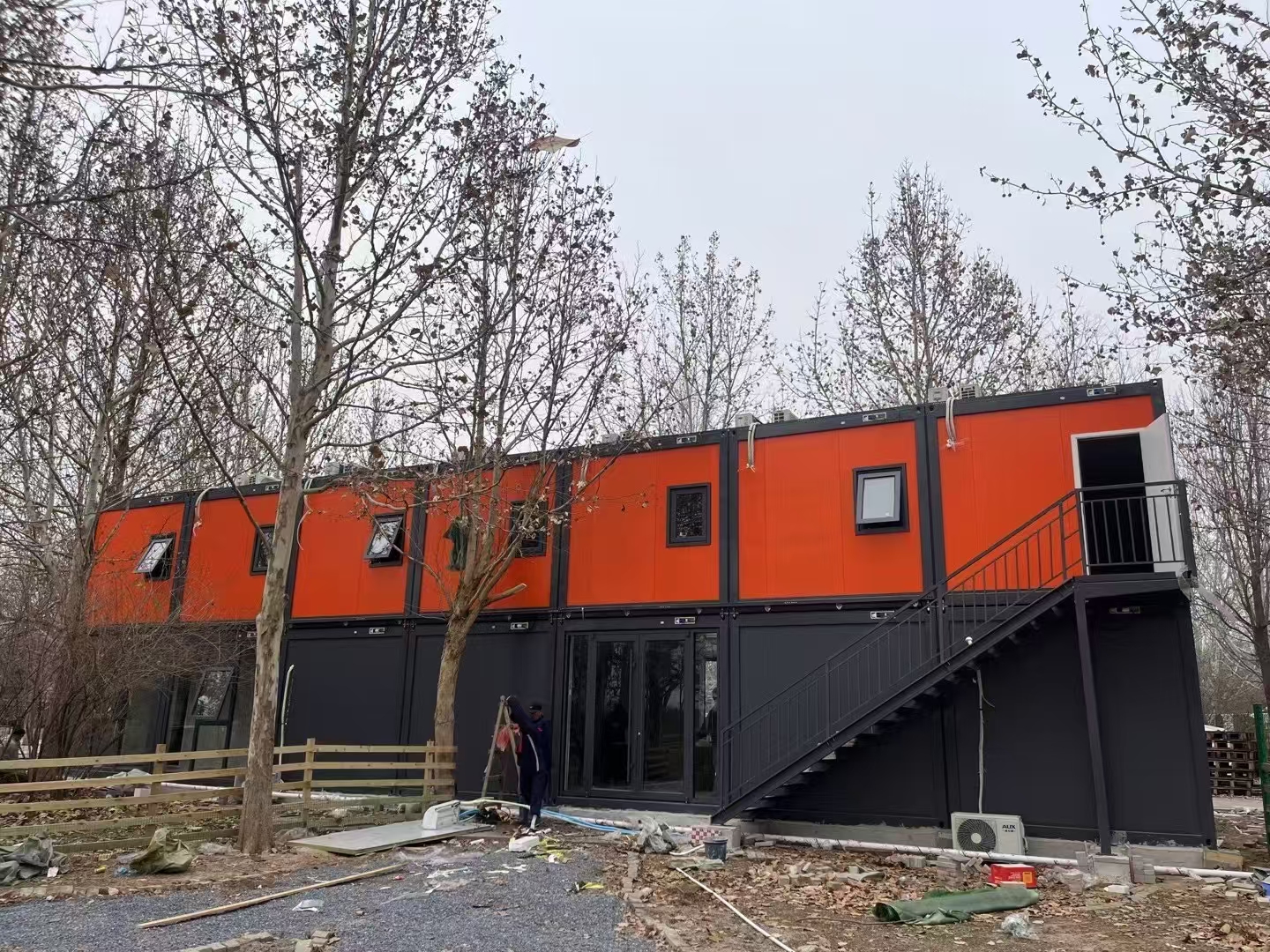 Diseño de una casa contenedor permanente desmontable