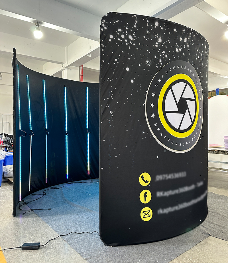 Cabine spirale personnalisée imprimée à 360° pour photomaton, avec lumières LED RVB, destinée à la photographie et au streaming en direct