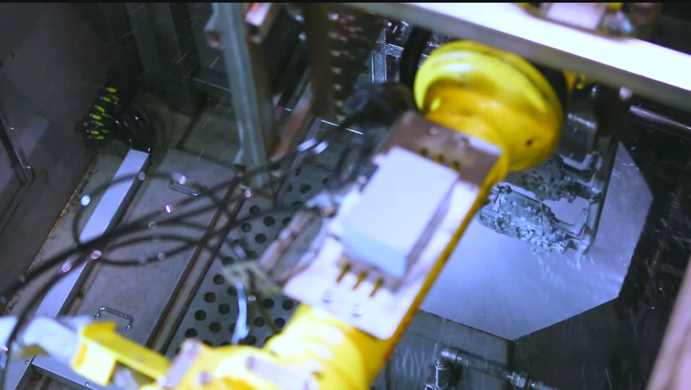 Six-Axis Waterproof Robotic Cleaning Cell for Valve Bodies: Flexible Cleaning with a 1 mg/kg Cleanliness Target