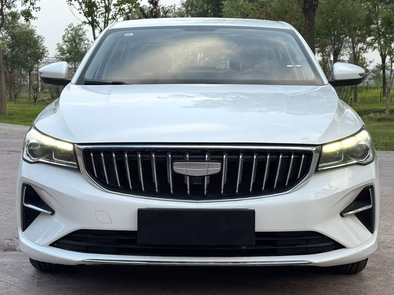 جيلى إمغراند سيدان ٢٠٢٥