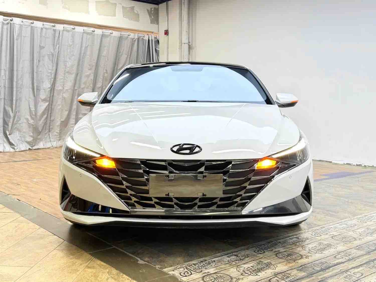 Hyundai Elantra 2022