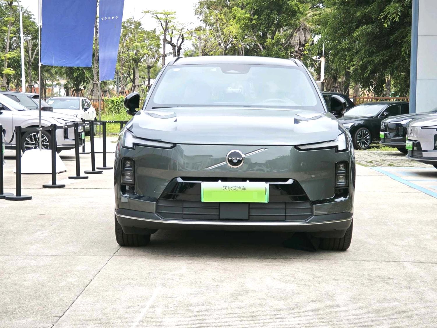 فولفو XC70 2026 دفعٌ كليٌّ بالعجلات (AWD) نسخة أساسية موسَّعة المدى، سيارة رياضية متعددة الاستخدامات