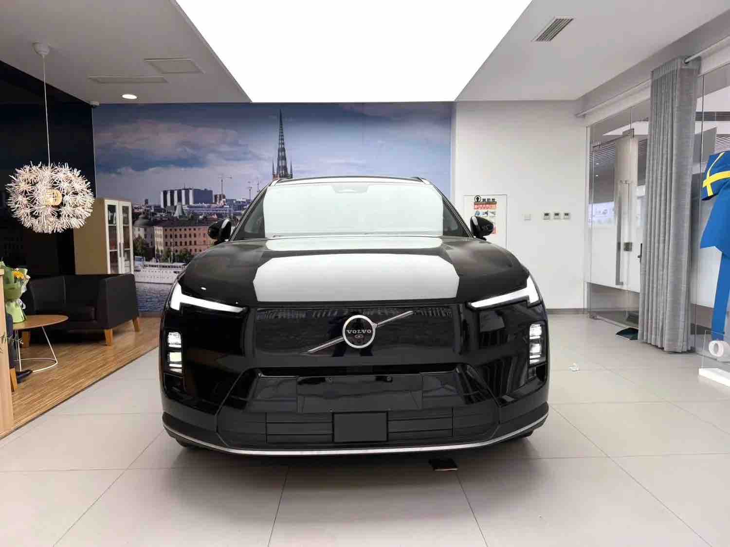 فولفو XC70 2026 بدفع كلي هجينة قابلة للشحن