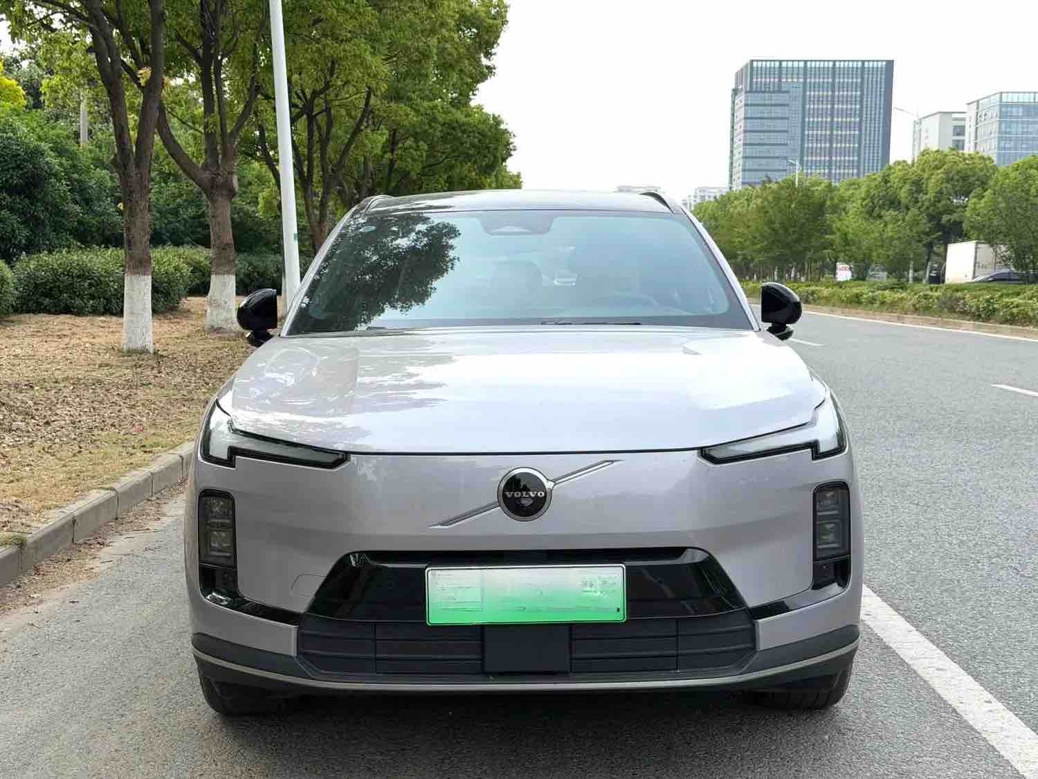 فولفو XC70 2026 الأساسية بدفع أمامي هجينة