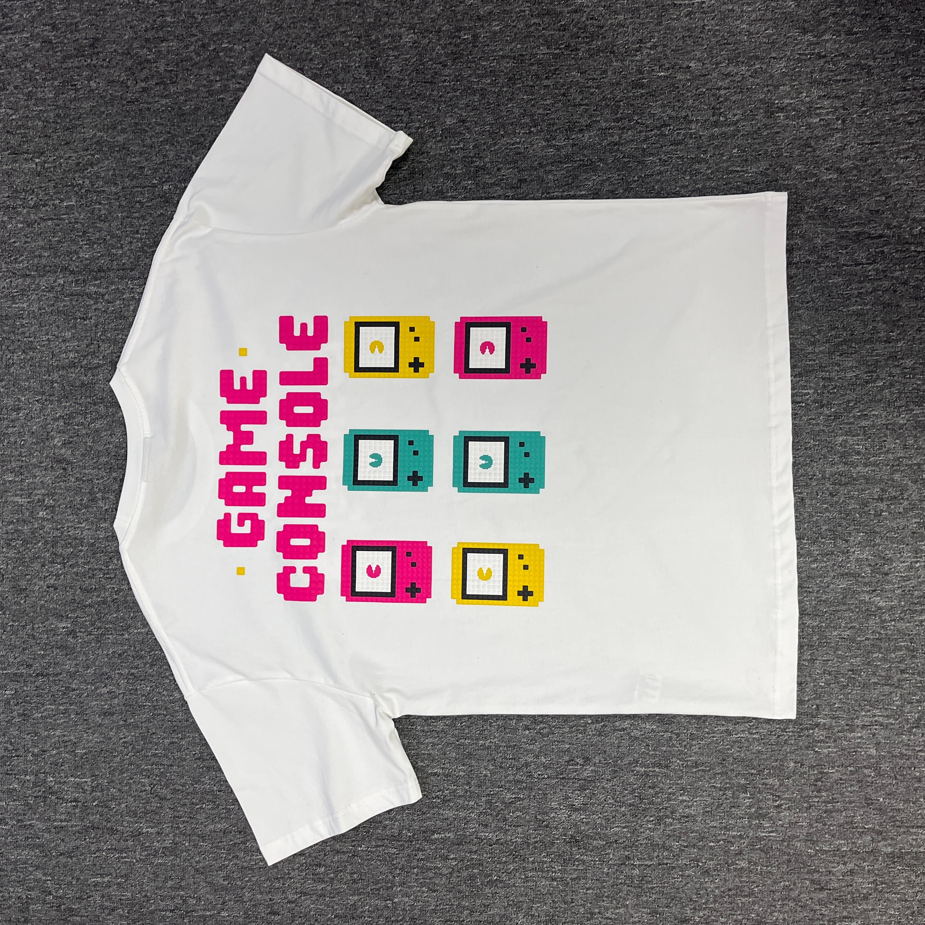 How do brands choose between drop shoulder and set-in sleeves boxy fit t shirt??