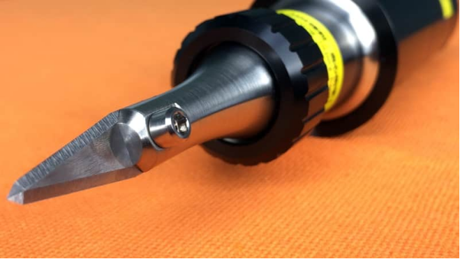 Ultrasonic fabric cutting knife structure