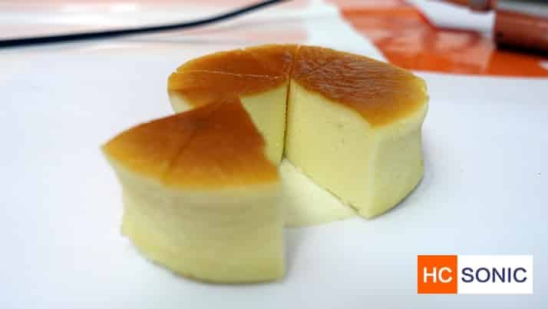 Ultrasonic cheese cake cutting