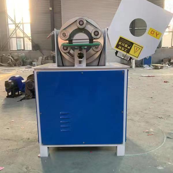 Bending pipe polishing machine