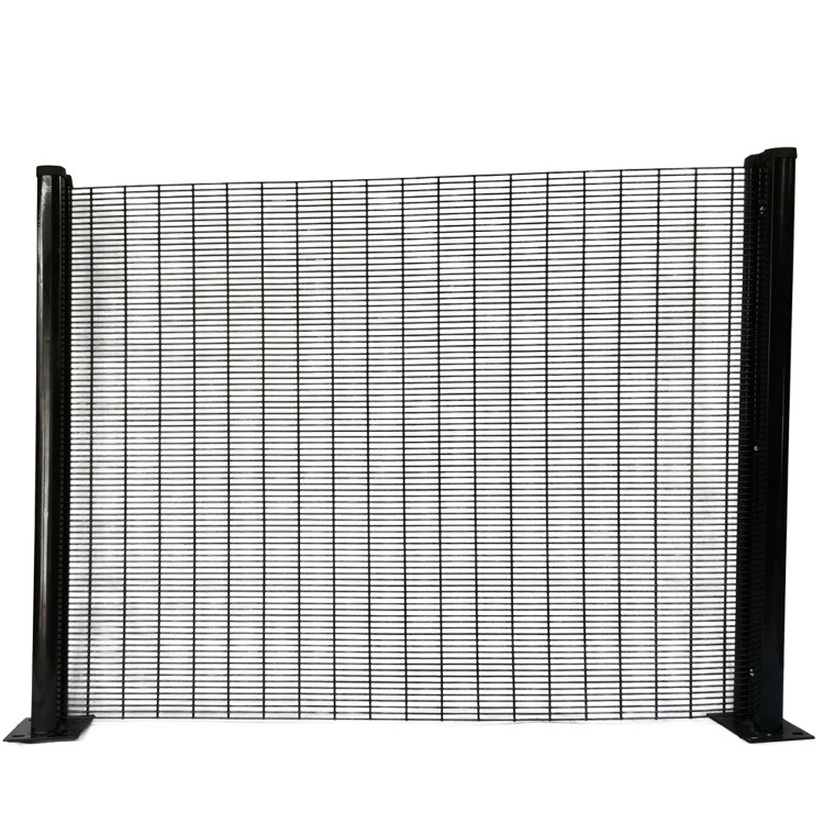 What is the correct mesh size for fence netting to contain small animals?