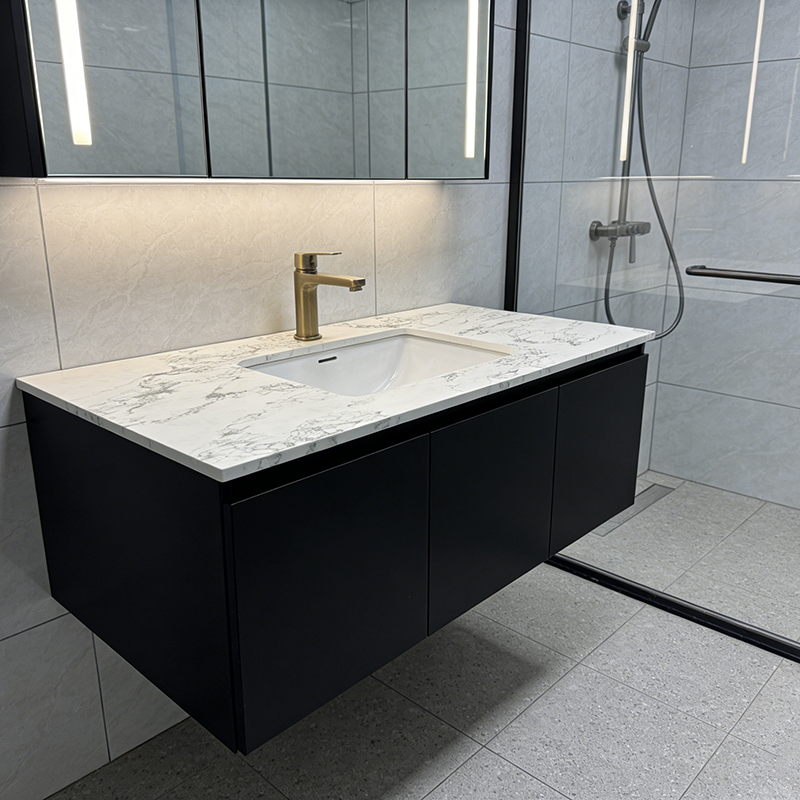 Modern Waterproof White Artificial Calacatta Quartz Stone Top Silica Slab for Bathroom Vanitytops