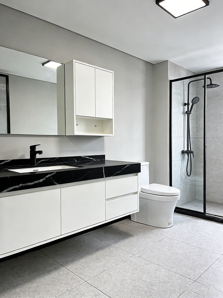 Quartz Elegant Black — full slab view showing complete vein pattern and color distribution