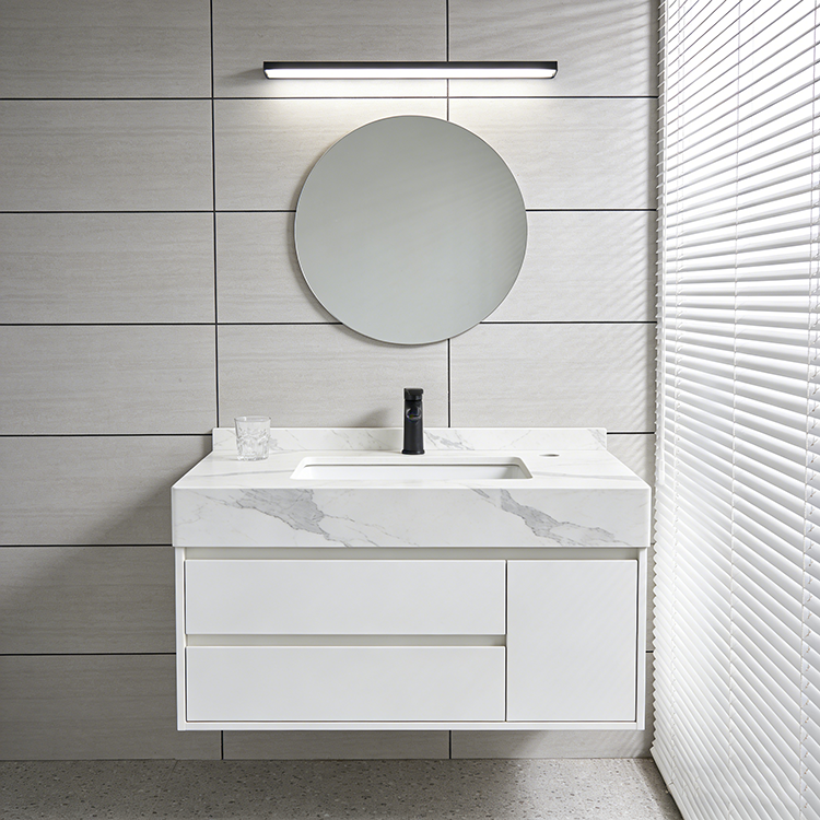 Quartz Calacatta Grey Short Vein — close-up showing polished surface texture and detail