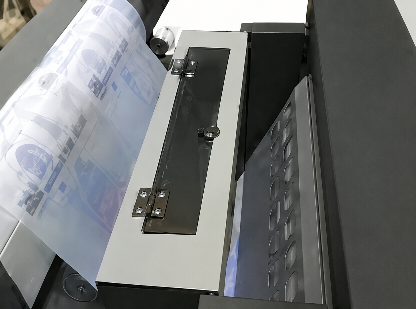 Triple drying inside the machine,shake powder machine built-in infrared drying.png
