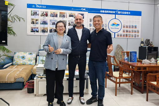 Spanish Clients Visit Hisena, Praise Smart Equipment