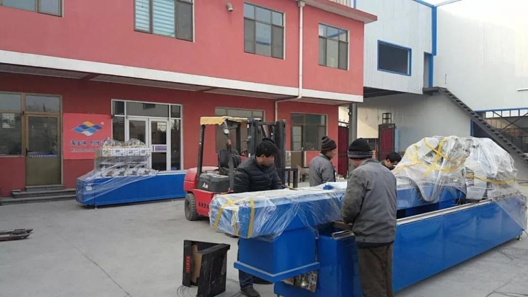 Another container of equipment loading , let's take a look!3