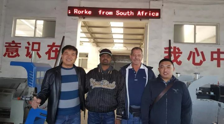 During the loading period, foreign customers came to our company to personally inspect the products and gave high praise to HISENA products and were also very satisfied!5