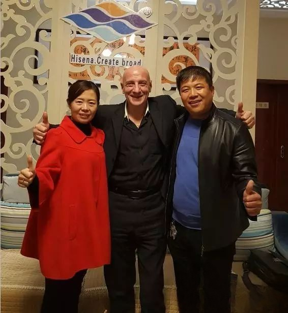 HISENA keeps welcoming foreign customers to visit our company!9