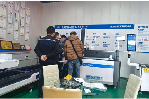 An Armenian client visited HISENA for on-site equipment trials and in-depth cooperation discussions