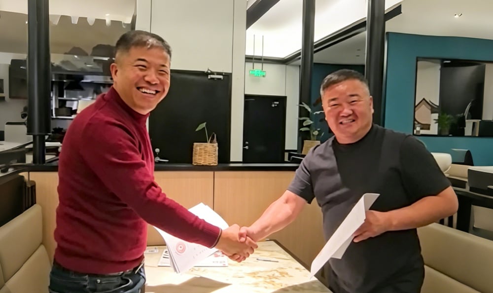 Mongolian clients visited our factory, satisfied with the inspection, and signed the contract for cooperation on the same day