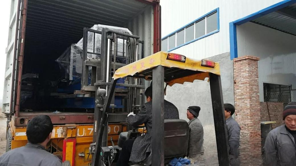 Another container of equipment loading , let's take a look!5