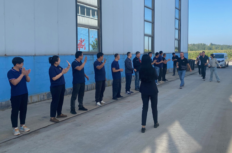 Foreign Clients Drop by HISENA Factory for Hands-On Equipment Training & Tech Chat