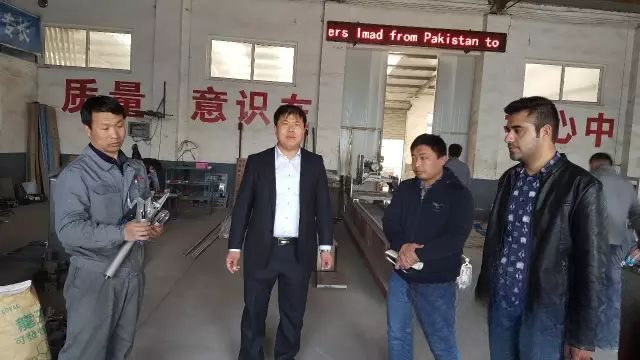 Pakistani customers visit the company and sign orders with HISENA.1