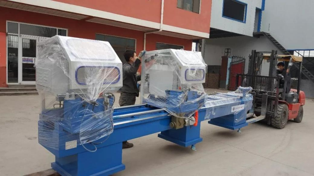Another container of equipment loading , let's take a look!2