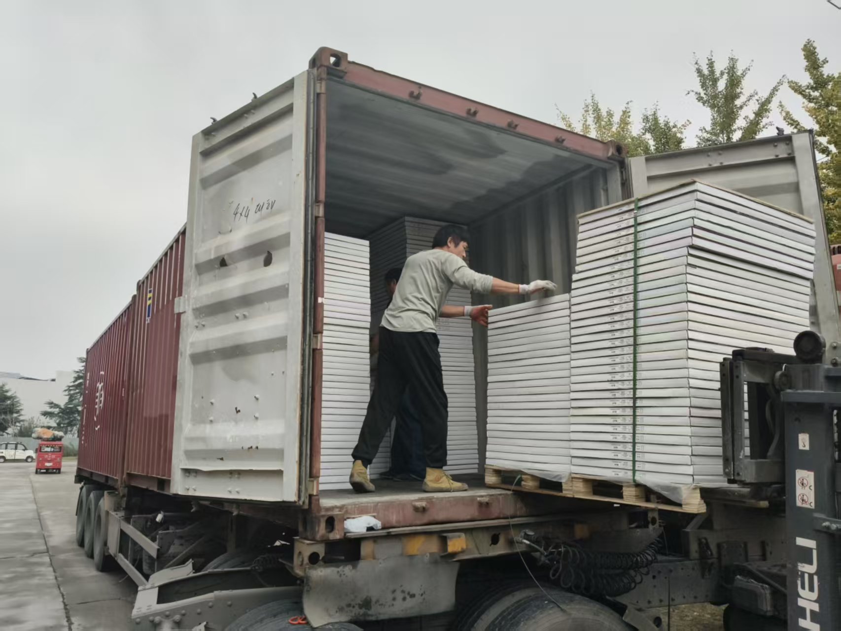 White Cut-Size Carbonless Paper for Saudi Arabia
