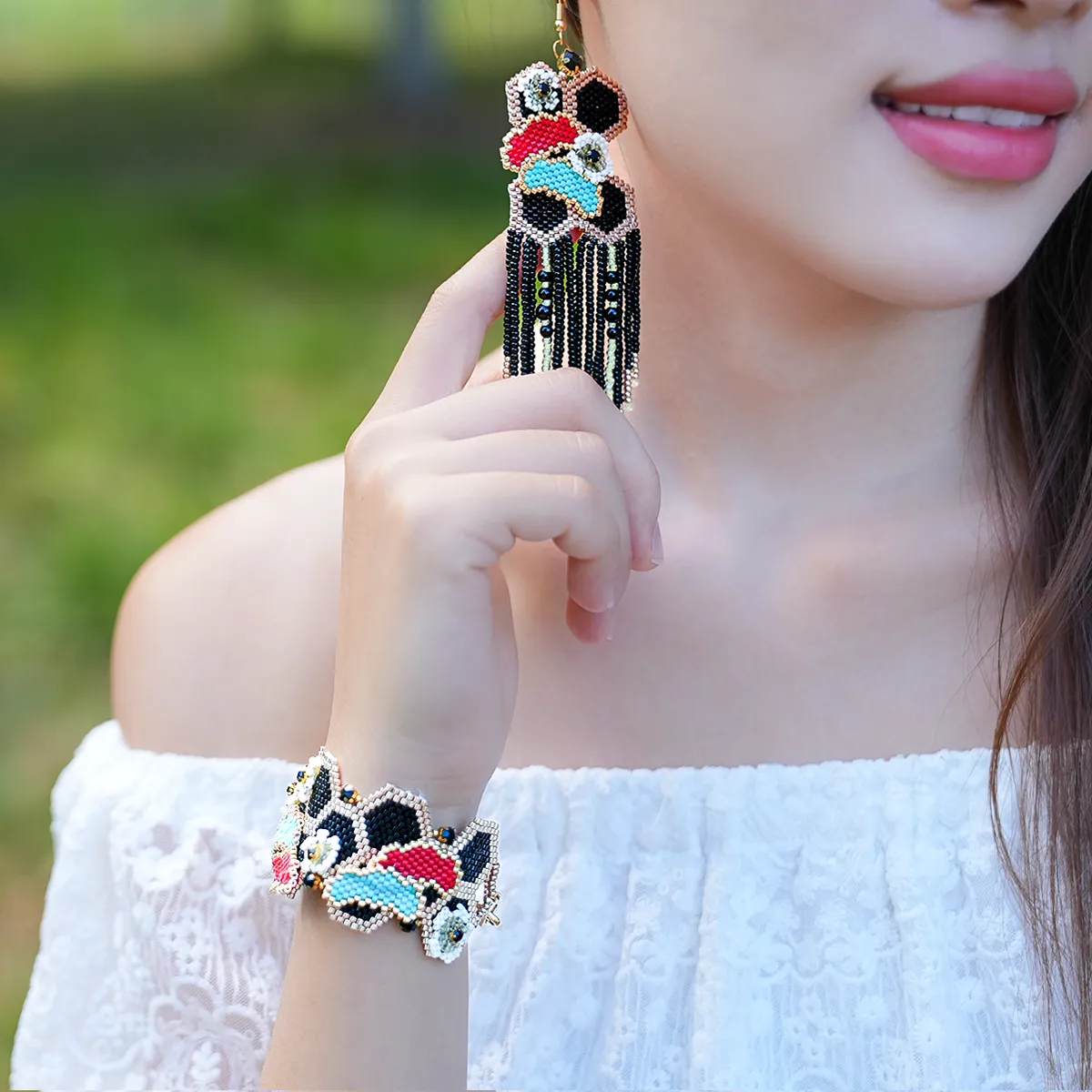 Những Ứng Dụng Nào Thúc Đẩy Nhu Cầu Về Bông Tai Hạt Nhỏ?