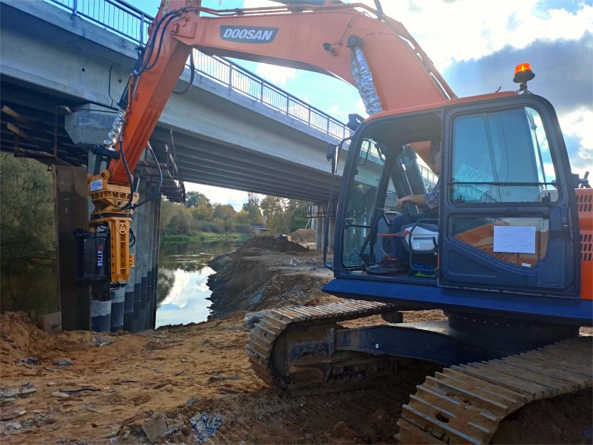 Breaking Monopoly and Reshaping the Market: Anteng Machinery's Technical Breakthrough with Side-Clamp Excavator-Mounted Hammers2