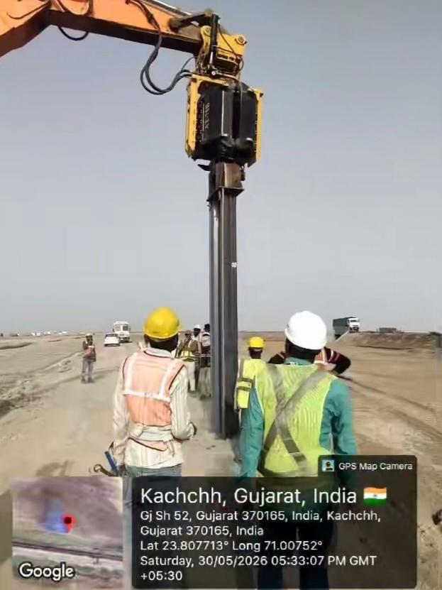 Entering One of the World's Largest Renewable Energy Bases: Anteng Machinery Appears at a Photovoltaic Construction Site in Kutch, India1