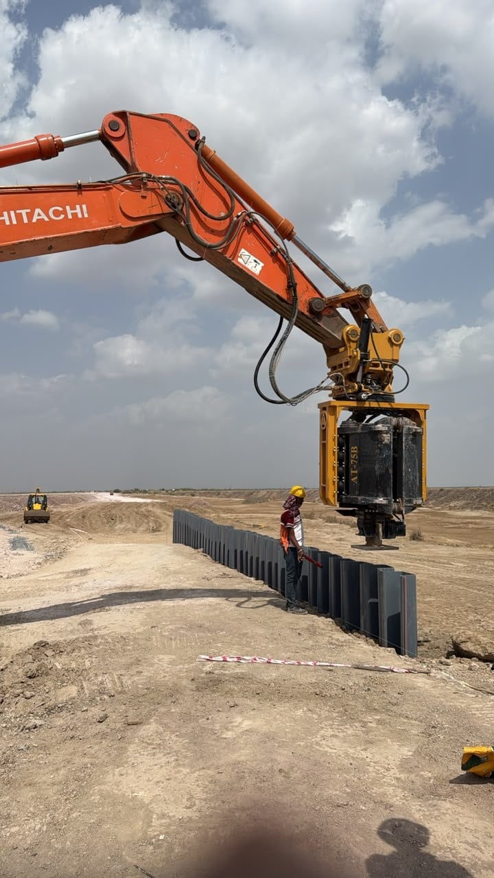 Entering One of the World's Largest Renewable Energy Bases: Anteng Machinery Appears at a Photovoltaic Construction Site in Kutch, India
