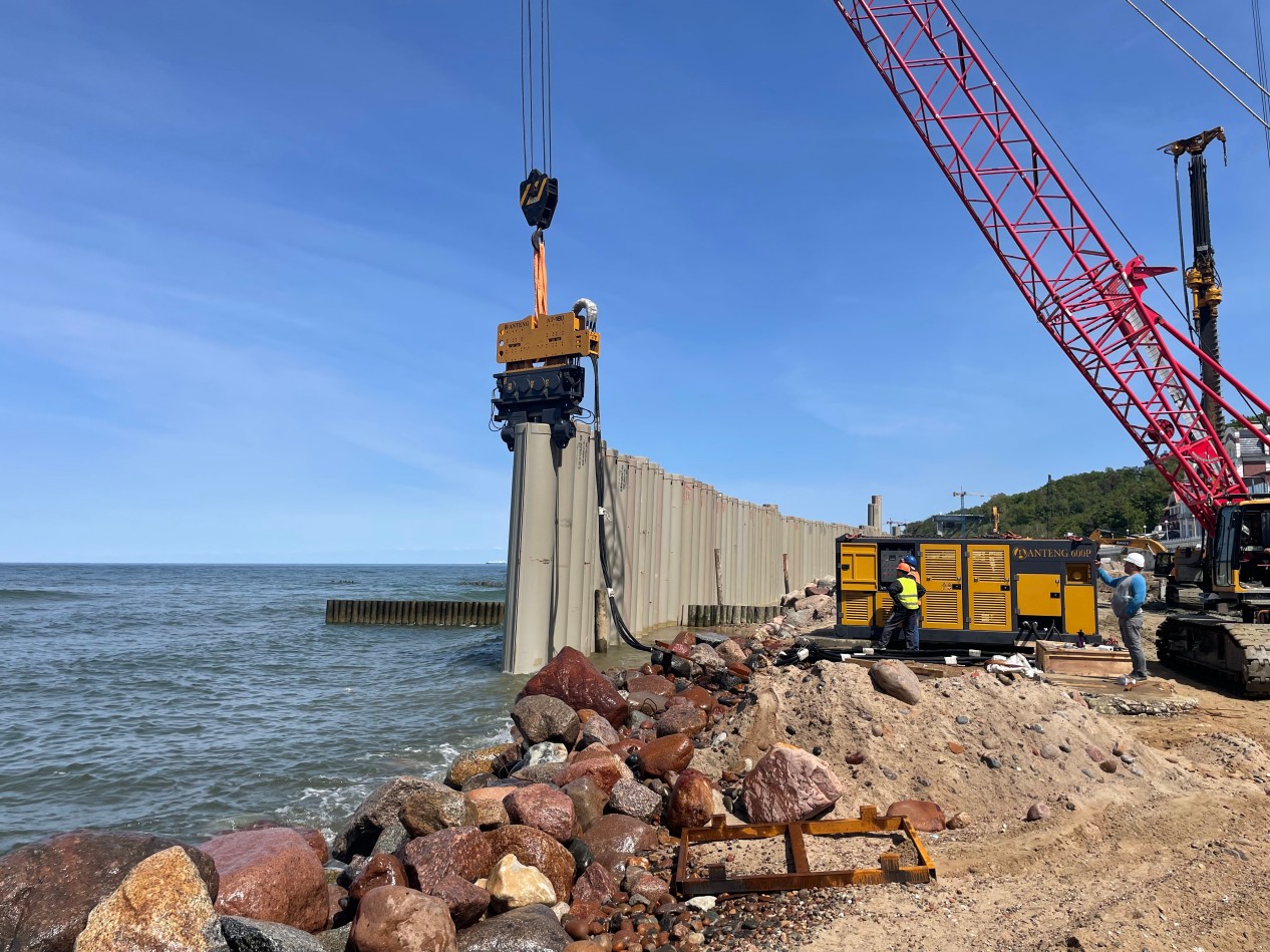 Resilient City Construction Gains Momentum: Anteng Piling Equipment Serves Flood Control, Bank Protection and River Regulation Projects2