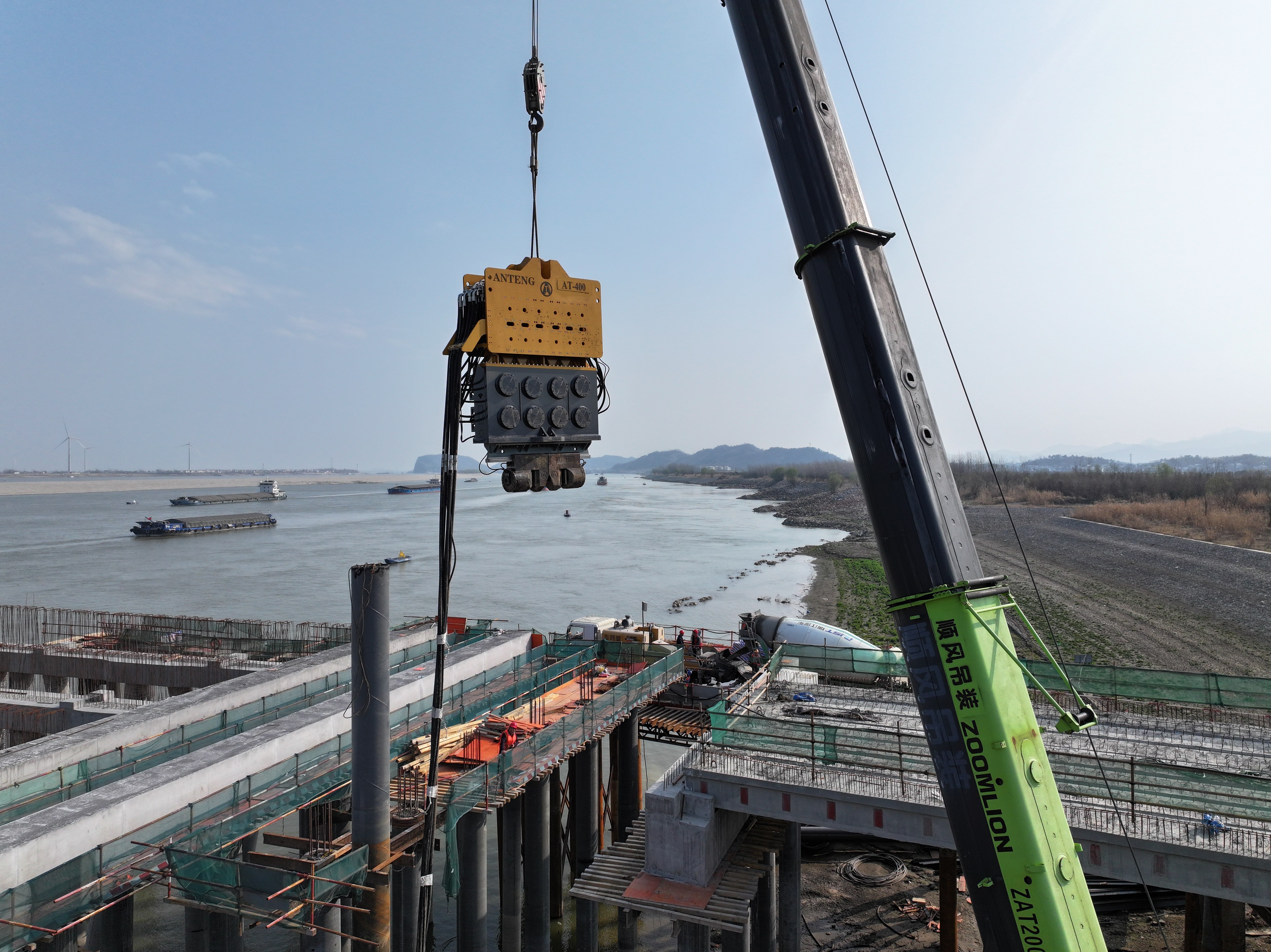 When Is a Hydraulic Hammer More Suitable Than Mechanical Options?