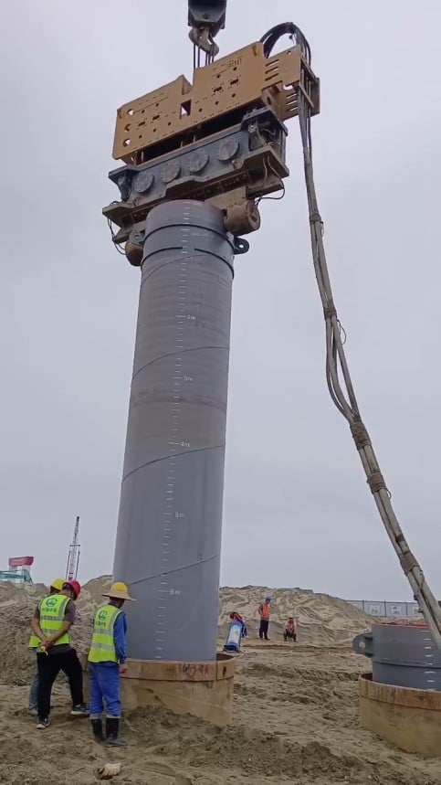 Jiangsu Anteng Supports Xiamen's Third Eastern Passage, Building the Foundation for a Sea-Crossing Link with Hydraulic Vibratory Hammers3