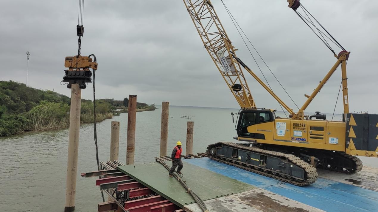 How Does a Vibratory Hammer Work? Understanding the Piling Principle of Hydraulic Vibratory Hammers2