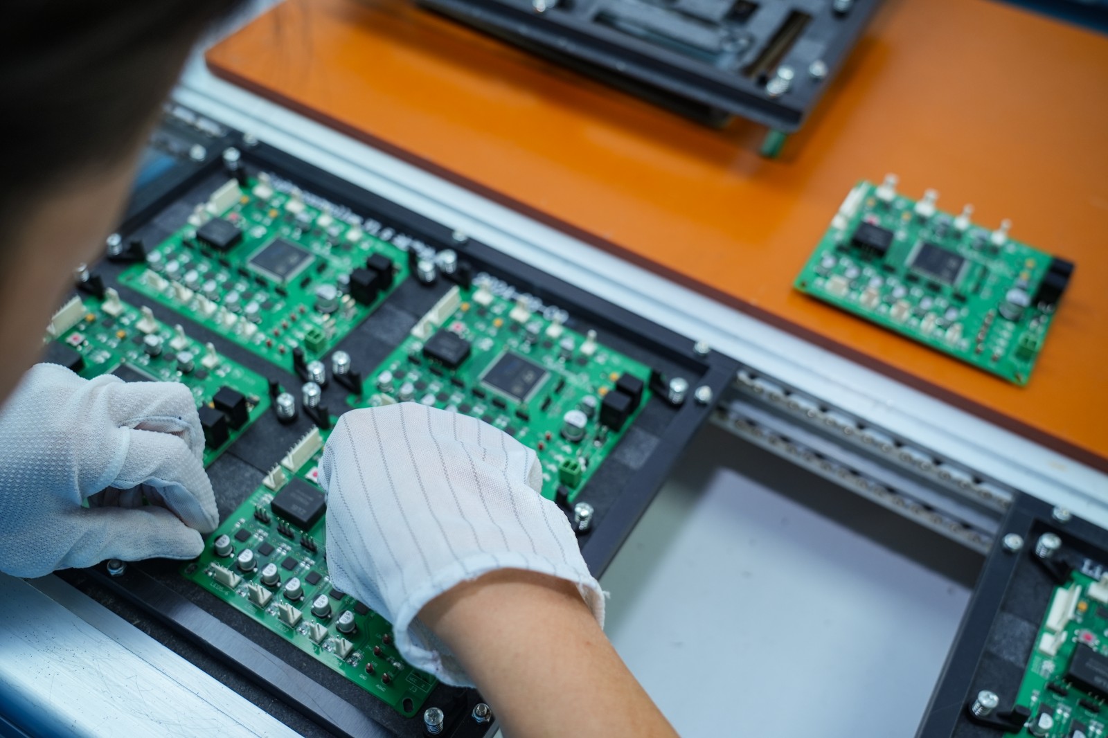 through-hole-pcb-assembly.jpg