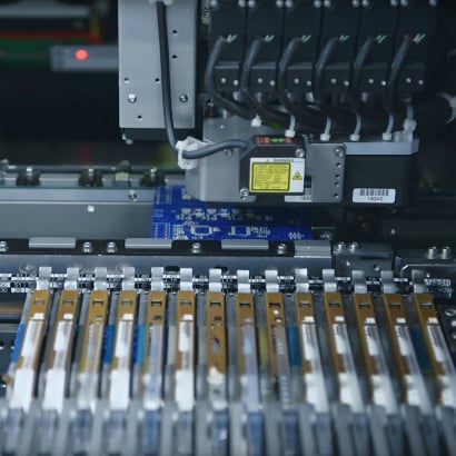What is the difference between SMT and SMD?