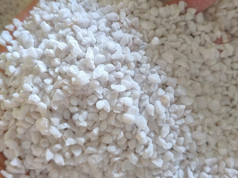 Does perlite crumble into powder? A comprehensive guide to suitable applications for different perlite particle sizes