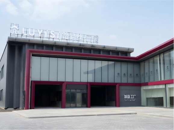 In 2023, LUYISI completed a batch of glass louver windows for a school building project in Nigeria