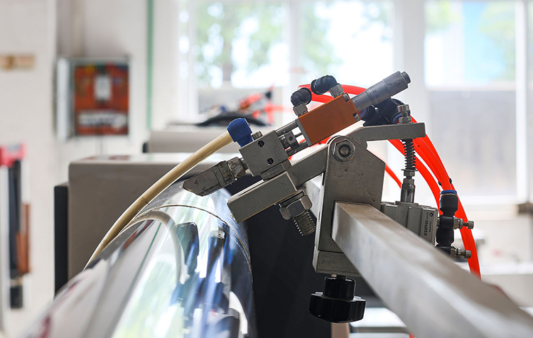 2.glue gun.png