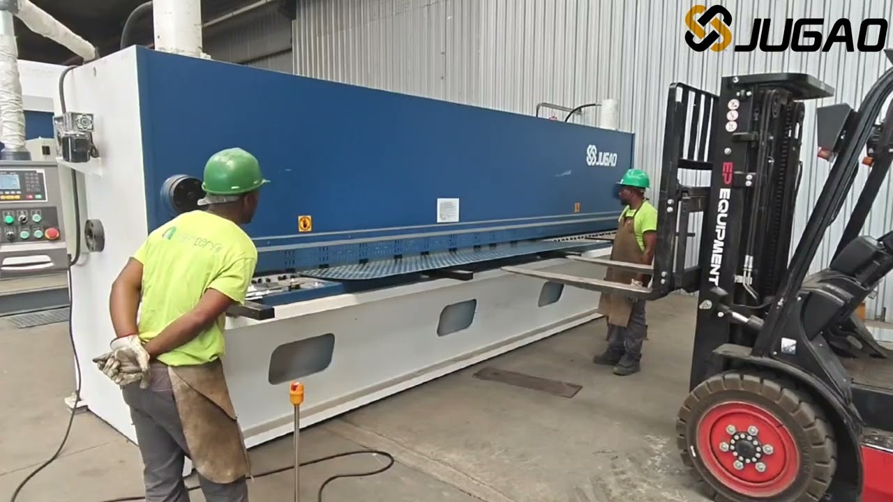 Die von einem Kunden in Luanda, Angola, bestellte 8x6000-Guillotineschermaschine hat mit der Produktion begonnen